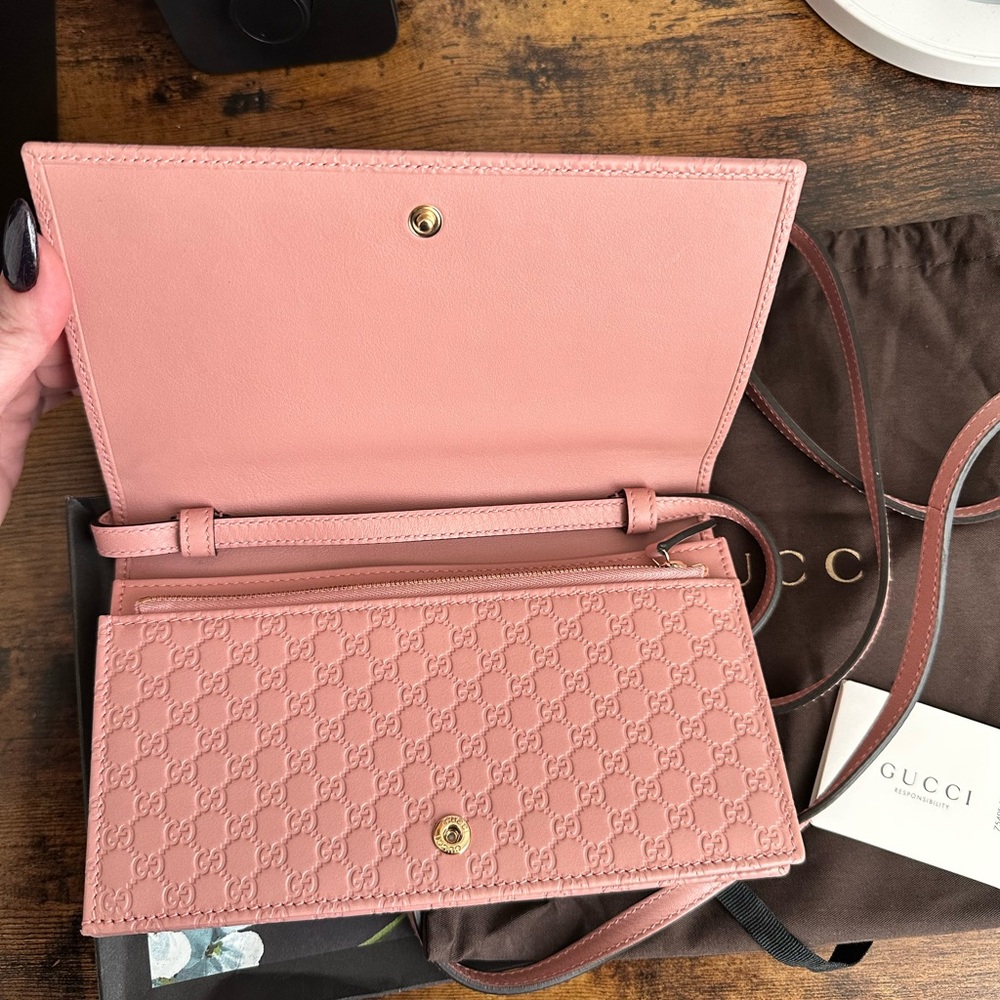 Gucci Micro GG Guccissima leather crossbody wallet - Picture 3 of 8